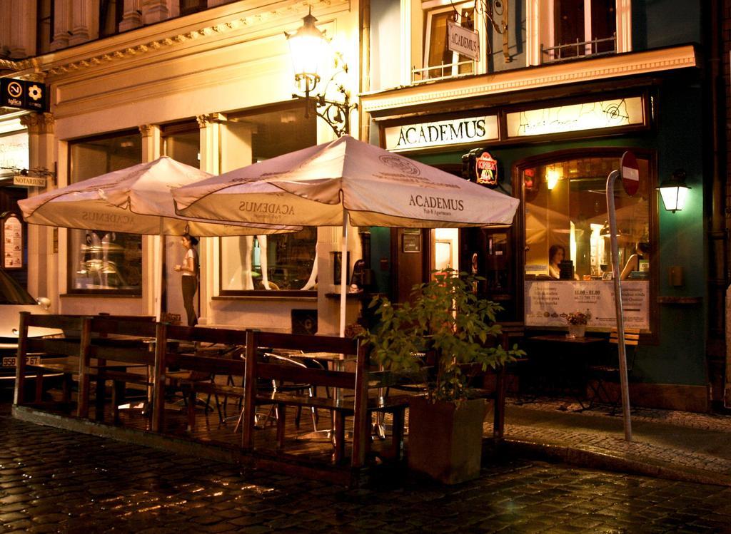 Academus Pub & Guest House Wrocław Exterior foto