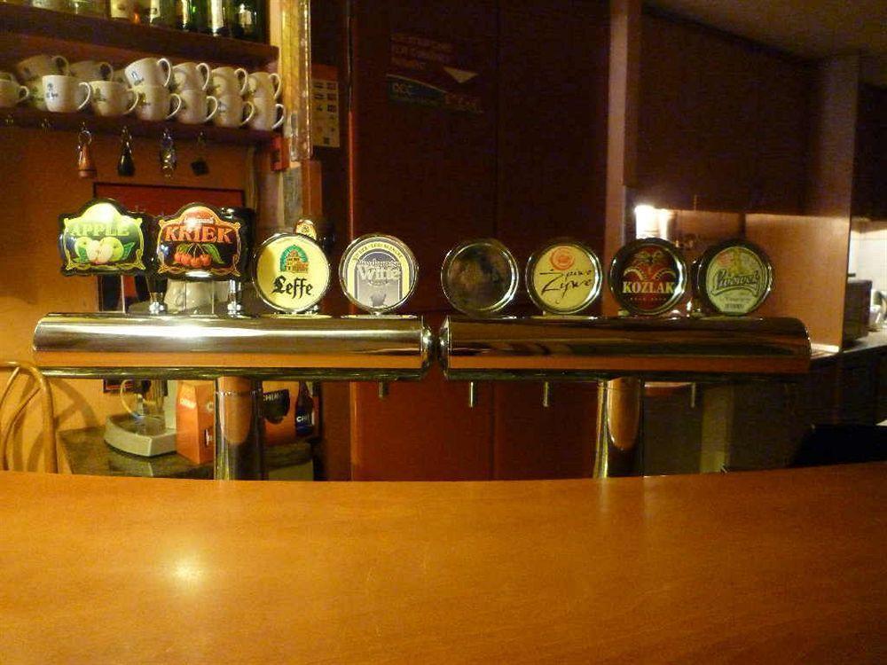 Academus Pub & Guest House Wrocław Exterior foto